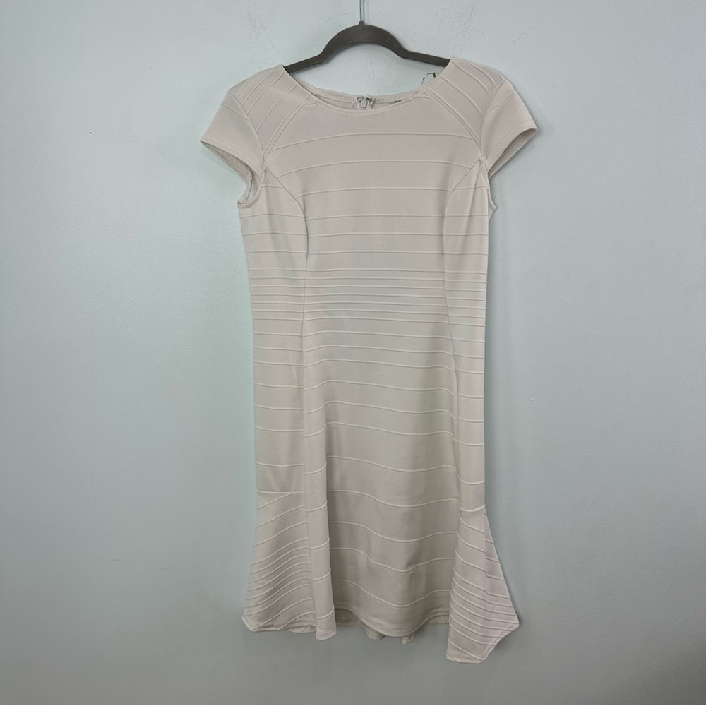 Madison Leigh White Cap Sleeve Dress Size 6 Textured Material Flounce Hem